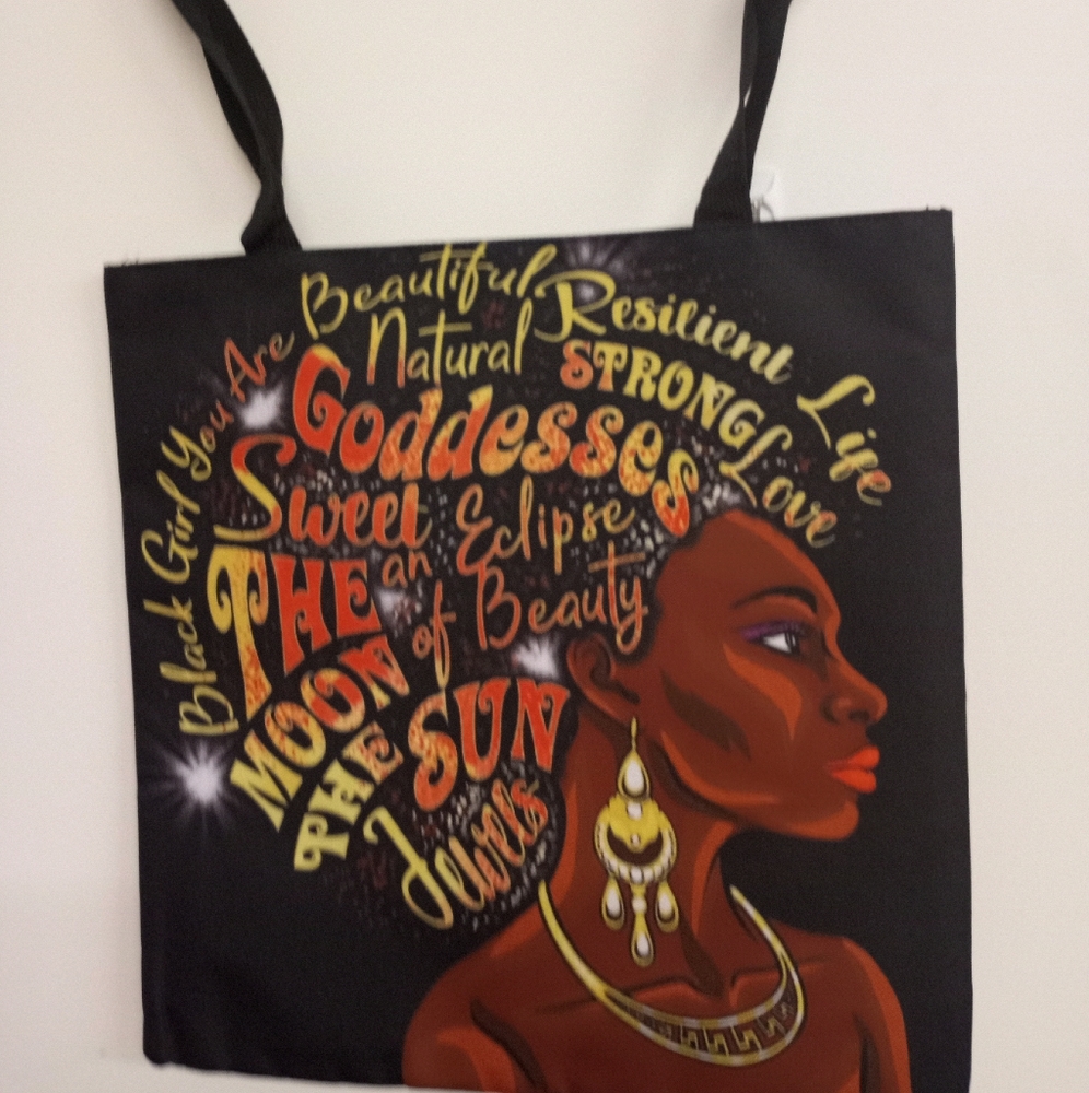 Queen Eccentric Tote bag Black background size 39.5 perfect gift